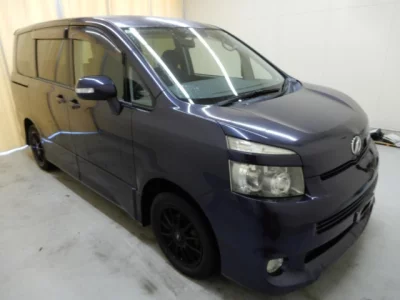 Toyota VOXY  с аукциона в Японии