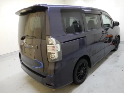 Toyota VOXY  с аукциона в Японии
