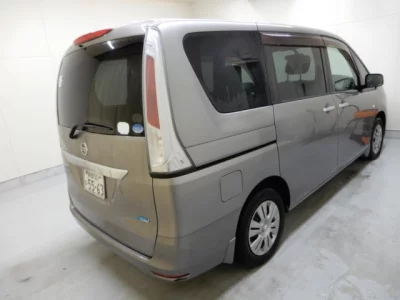 Nissan SERENA  с аукциона в Японии