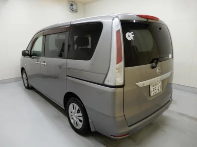 Nissan SERENA  с аукциона в Японии