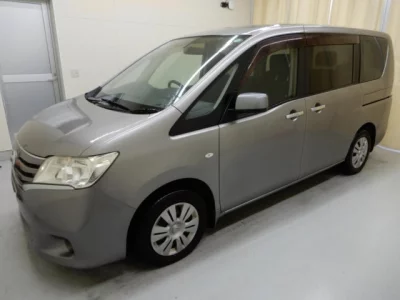 Nissan SERENA  с аукциона в Японии
