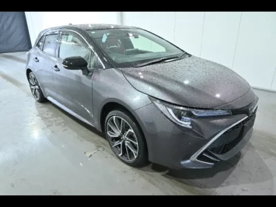 Toyota COROLLA SPORT  с аукциона в Японии