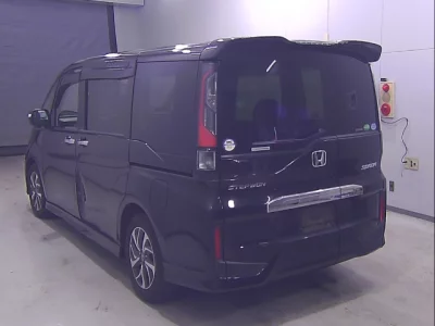 Honda STEP WAGON  с аукциона в Японии