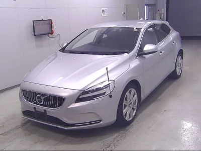 Volvo V40  с аукциона в Японии