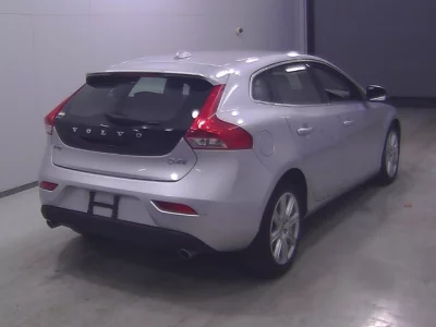 Volvo V40  с аукциона в Японии