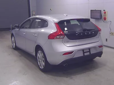 Volvo V40  с аукциона в Японии