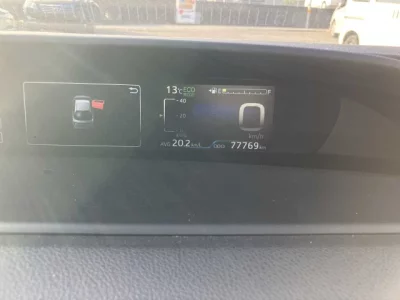 Toyota PRIUS  с аукциона в Японии