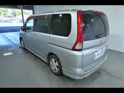 Nissan SERENA  с аукциона в Японии