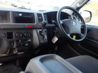 Toyota HIACE VAN лот № 25306 оценка 3.5  с аукциона в Японии 2