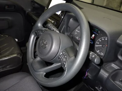 Toyota SIENTA  с аукциона в Японии