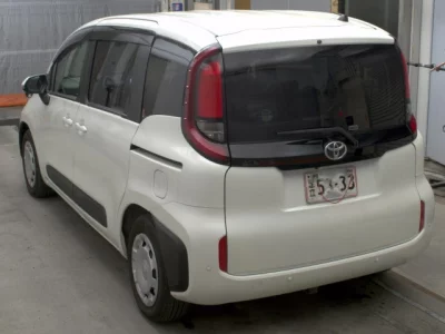 Toyota SIENTA  с аукциона в Японии