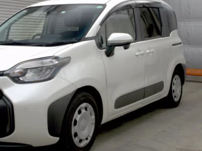 Toyota SIENTA  с аукциона в Японии