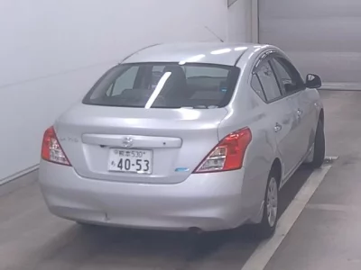 Nissan LATIO  с аукциона в Японии