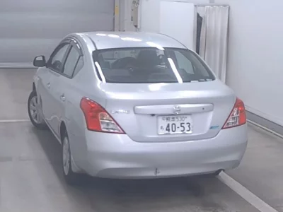 Nissan LATIO  с аукциона в Японии