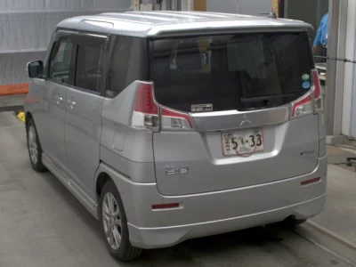 Mitsubishi DELICA D2