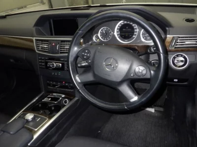 Mercedes-Benz E CLASS  с аукциона в Японии