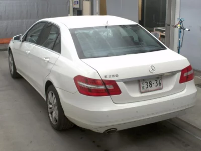 Mercedes-Benz E CLASS  с аукциона в Японии