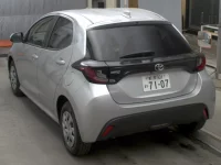 Toyota YARIS лот № 1095 оценка 4  с аукциона в Японии 1