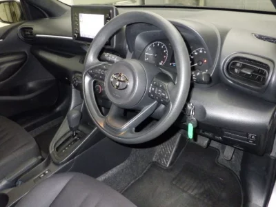 Toyota YARIS  с аукциона в Японии