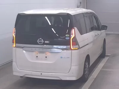 Nissan SERENA  с аукциона в Японии