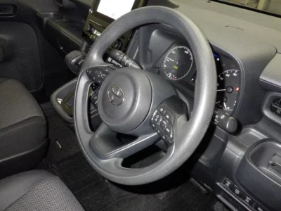 Toyota SIENTA  с аукциона в Японии