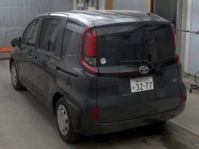 Toyota SIENTA  с аукциона в Японии