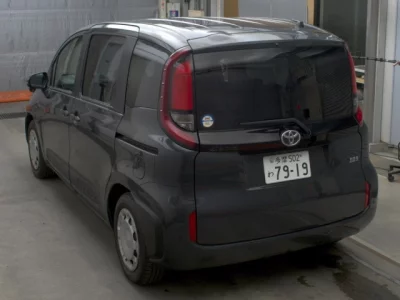 Toyota SIENTA  с аукциона в Японии