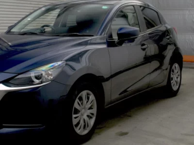 Mazda MAZDA2  с аукциона в Японии