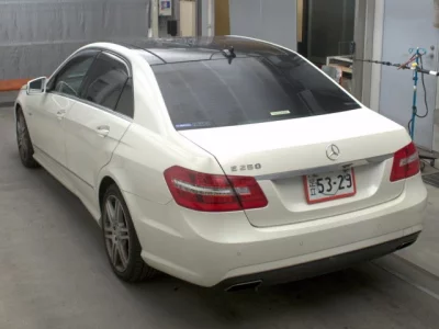 Mercedes-Benz E CLASS  с аукциона в Японии