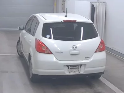 Nissan TIIDA  с аукциона в Японии