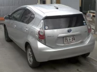 Toyota AQUA лот № 3099 оценка 3  с аукциона в Японии 1