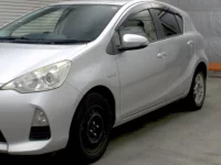 Toyota AQUA лот № 3099 оценка 3  с аукциона в Японии 3