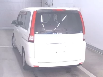 Nissan SERENA  с аукциона в Японии
