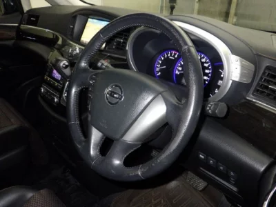 Nissan ELGRAND  с аукциона в Японии