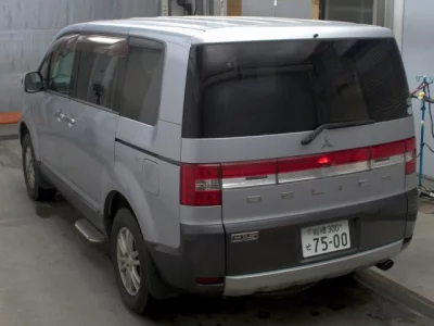 Mitsubishi DELICA D5
