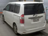 Toyota NOAH лот № 17062 оценка R  с аукциона в Японии 1