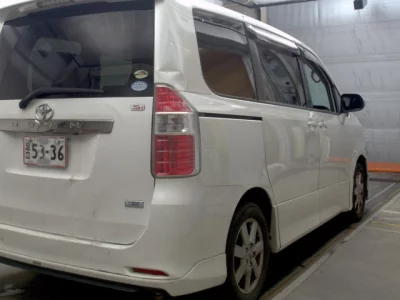 Toyota NOAH  с аукциона в Японии
