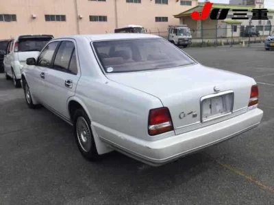 Nissan CIMA  с аукциона в Японии