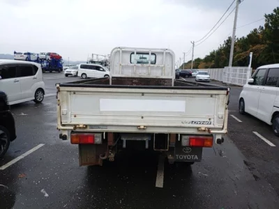 Toyota DYNA  с аукциона в Японии