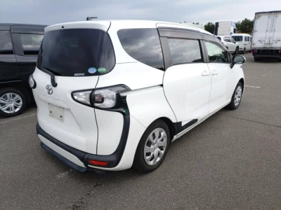 Toyota SIENTA  с аукциона в Японии