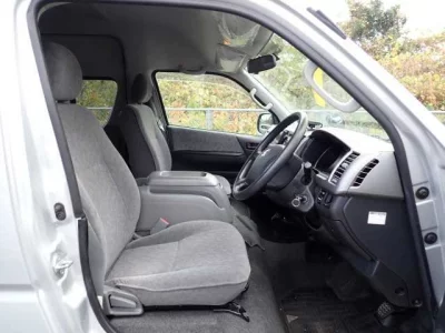Toyota HIACE  с аукциона в Японии