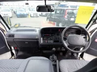 Toyota HIACE VAN лот № 53 оценка 3  с аукциона в Японии 5
