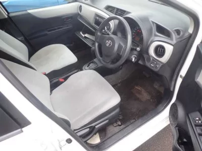 Toyota VITZ  с аукциона в Японии