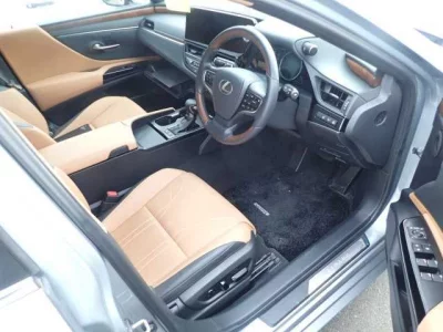 Lexus ES  с аукциона в Японии