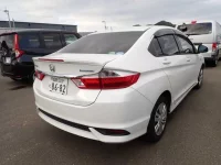 Honda GRACE лот № 81 оценка R  с аукциона в Японии 1