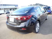 Mazda AXELA лот № 42 оценка R  с аукциона в Японии 1