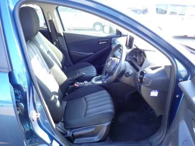 Mazda MAZDA2  с аукциона в Японии