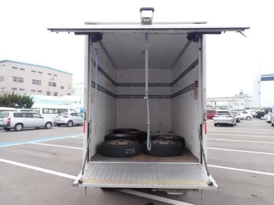 Isuzu ELF  с аукциона в Японии