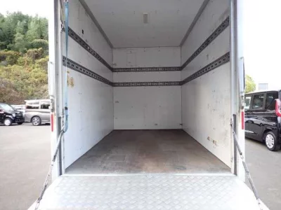 Isuzu ELF  с аукциона в Японии