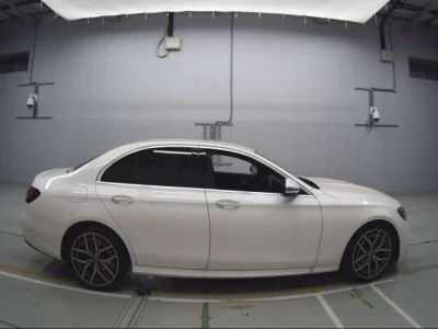 Mercedes-Benz E CLASS  с аукциона в Японии